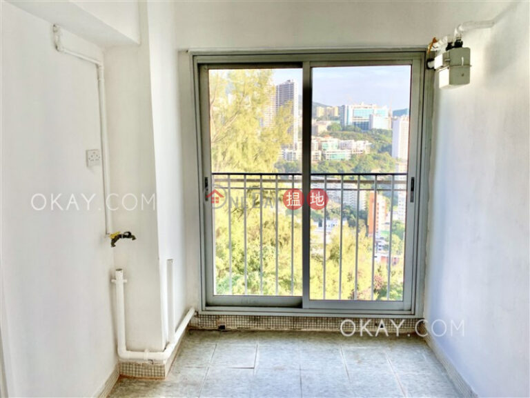 Efficient 3 bedroom with sea views, balcony | Rental