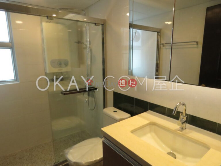 Popular 3 bedroom on high floor with balcony & parking | Rental