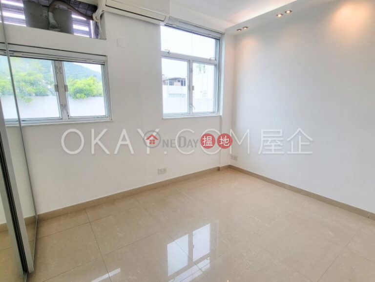 Rare penthouse with rooftop | For Sale