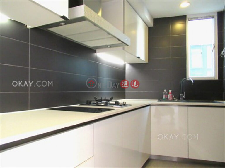 Efficient 2 bedroom with sea views, balcony | For Sale