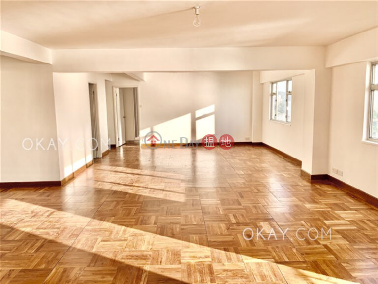 Efficient 3 bedroom with sea views, balcony | Rental