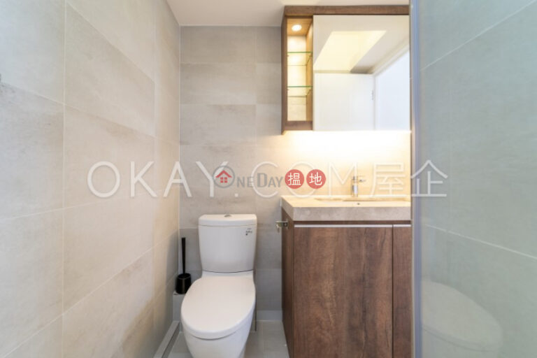 Luxurious 2 bed on high floor with balcony & parking | Rental