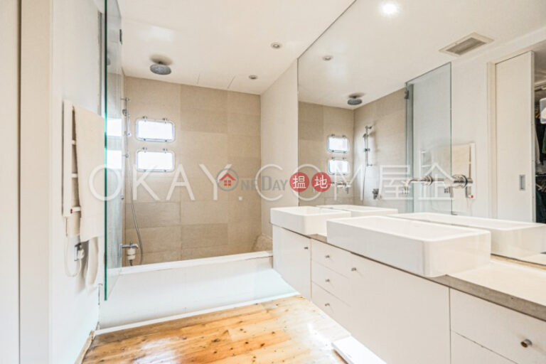 Beautiful 3 bedroom with balcony & parking | Rental