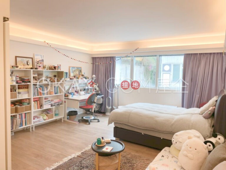 Lovely 4 bedroom with sea views, rooftop & balcony | For Sale