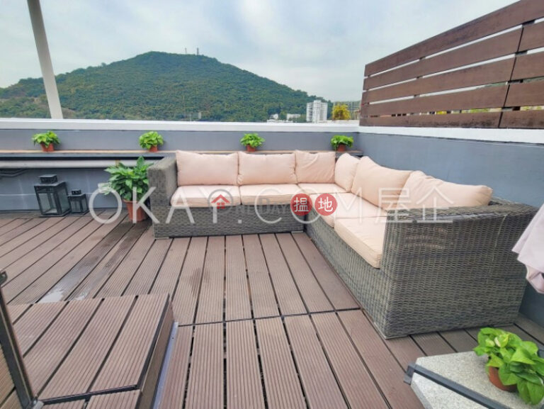 Rare penthouse with rooftop | For Sale