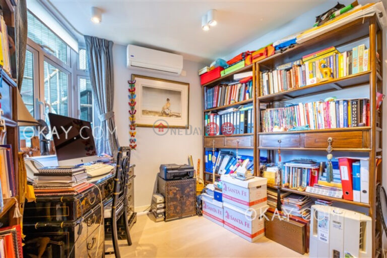 Unique 3 bedroom on high floor with sea views & balcony | Rental