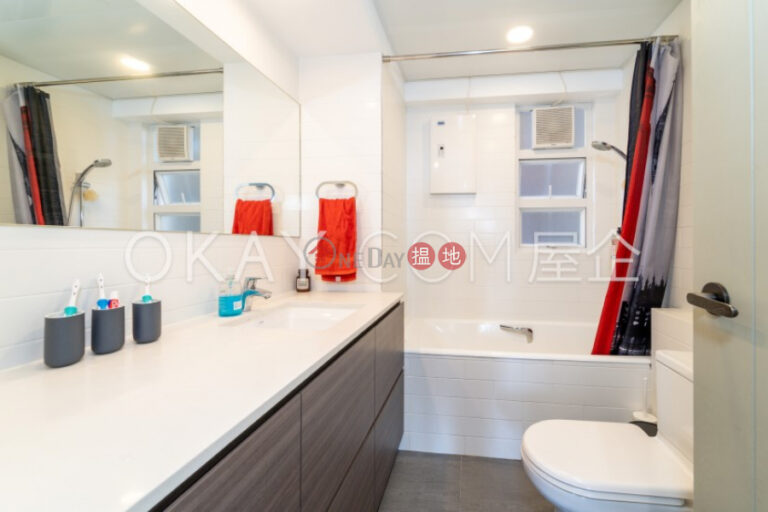 Efficient 4 bedroom with sea views, balcony | For Sale