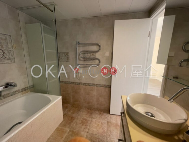 Popular 2 bedroom with parking | Rental