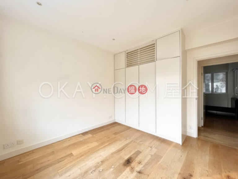 Lovely 3 bedroom with sea views, balcony | For Sale