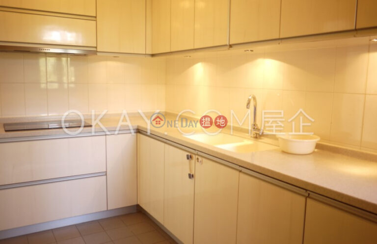 Charming 3 bedroom with balcony & parking | Rental