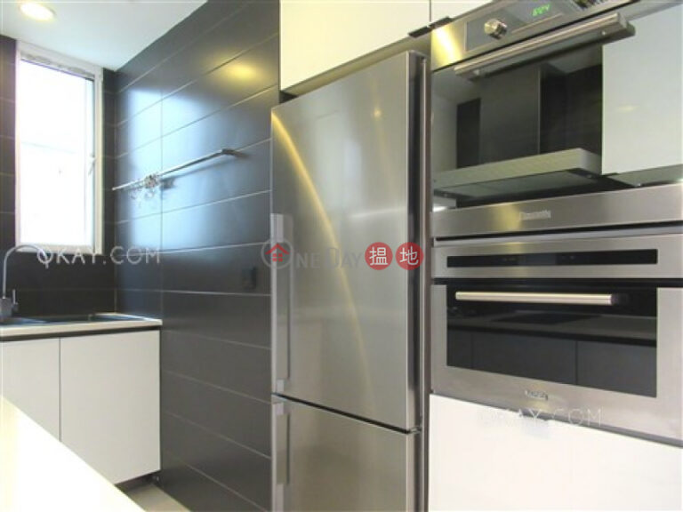 Efficient 2 bedroom with sea views, balcony | For Sale