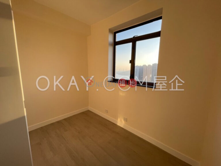 Popular 2 bedroom with parking | Rental