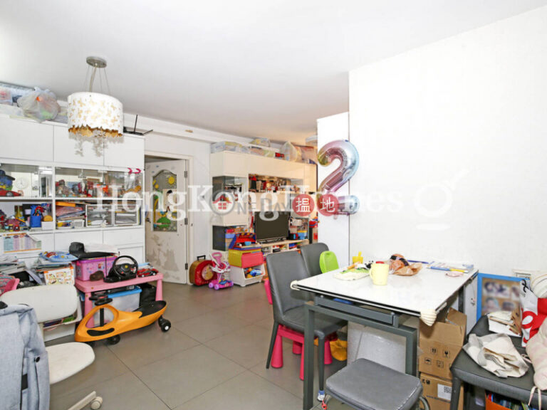 3 Bedroom Family Unit for Rent at Pokfulam Gardens Block 1