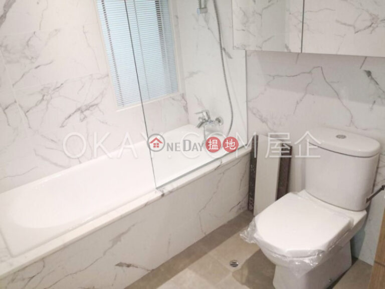 Lovely 2 bedroom with parking | For Sale