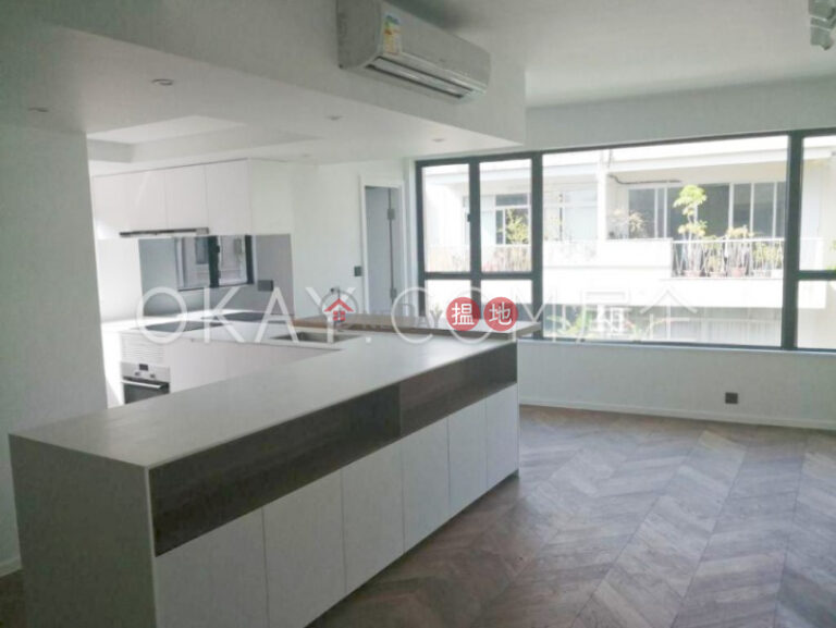 Lovely 2 bedroom with parking | For Sale