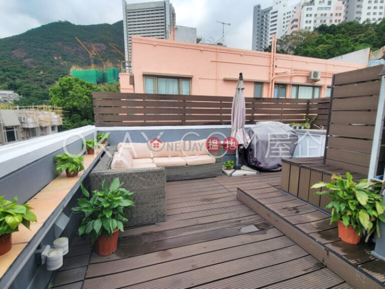 Rare penthouse with rooftop | For Sale