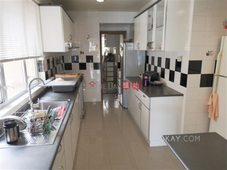 Efficient 4 bedroom with balcony & parking | Rental