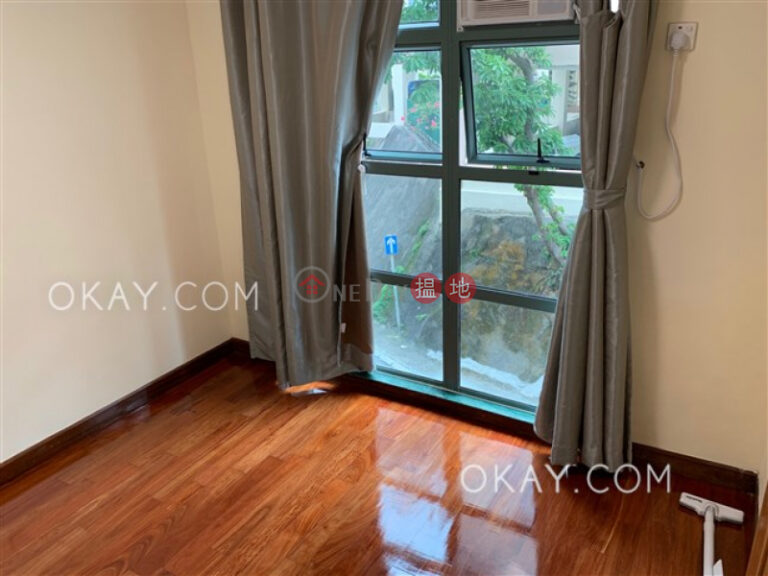Tasteful 3 bedroom with parking | Rental