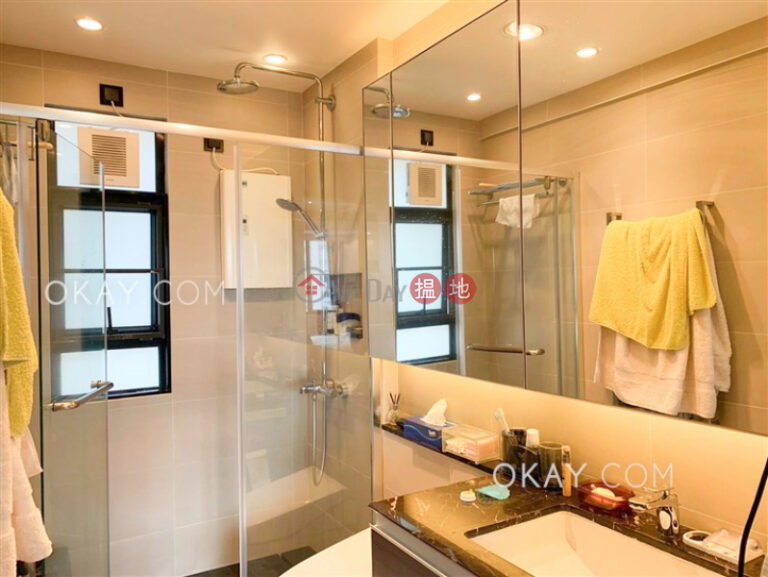 Nicely kept 3 bedroom with balcony | For Sale