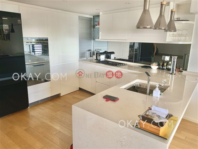 Exquisite 2 bedroom with sea views, balcony | Rental