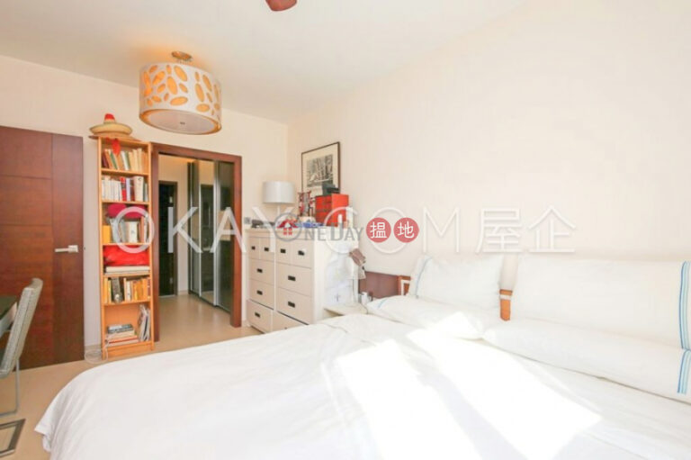 Rare 3 bedroom on high floor with sea views & rooftop | For Sale