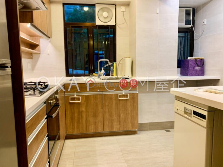 Stylish 3 bedroom with balcony & parking | For Sale