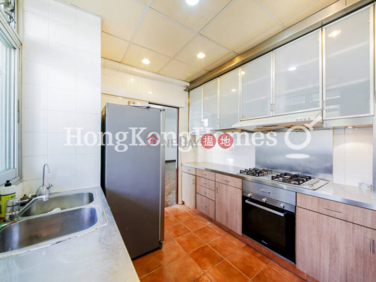 3 Bedroom Family Unit for Rent at Bisney Villas