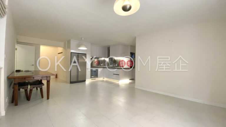 Gorgeous 3 bedroom with terrace & parking | For Sale