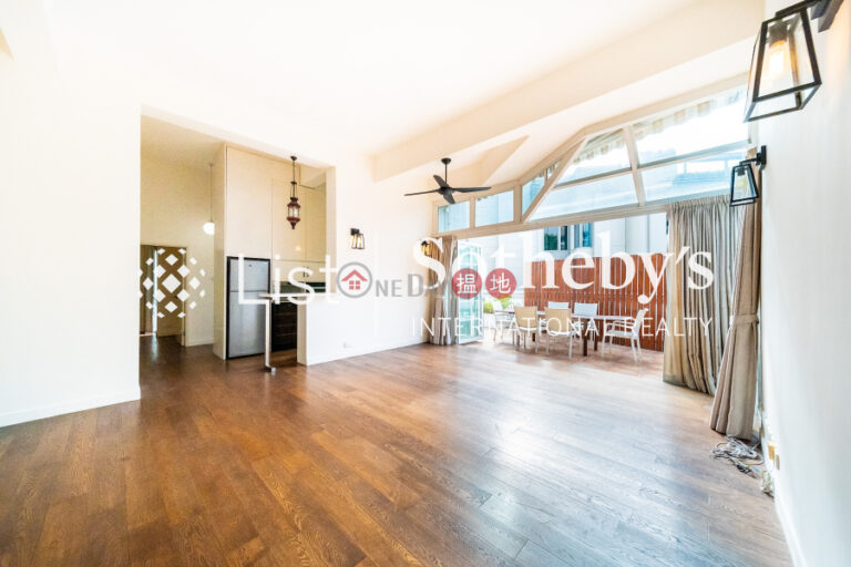 Property for Rent at Albany Court with 3 Bedrooms