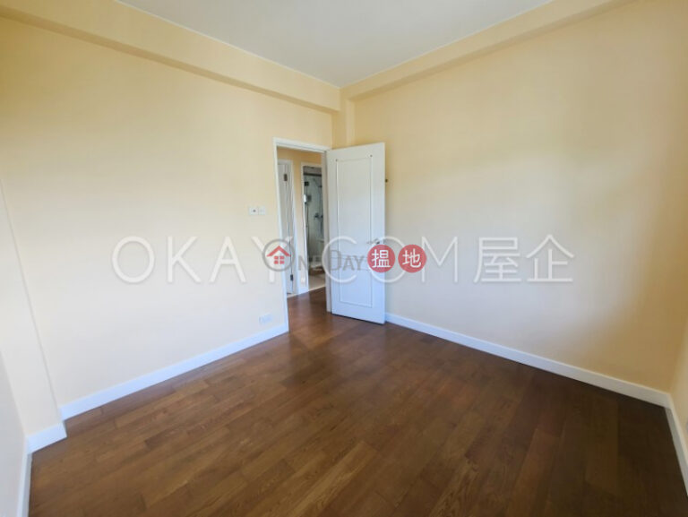 Tasteful 3 bedroom on high floor with balcony & parking | For Sale