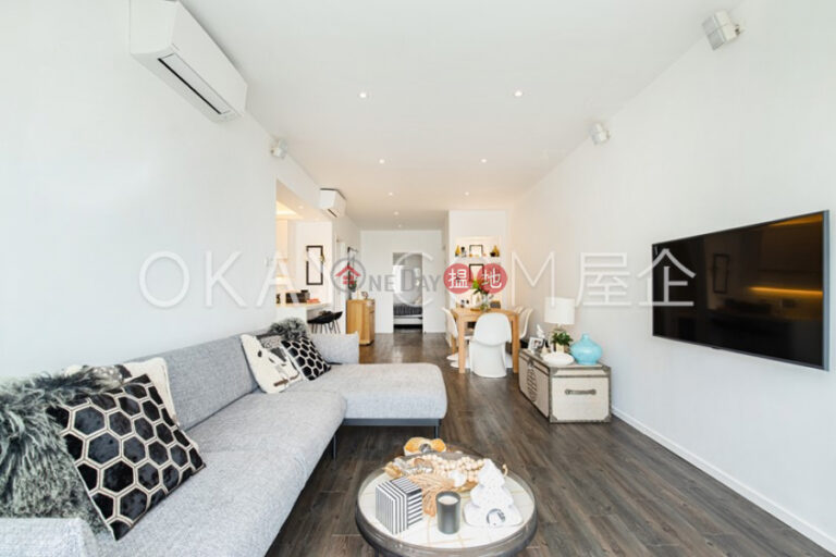 Charming 3 bedroom with sea views & balcony | For Sale