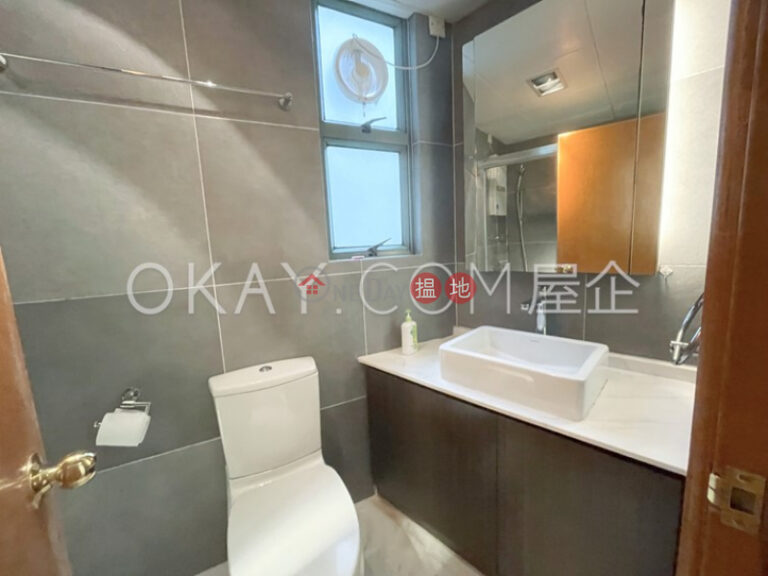 Efficient 3 bedroom in Pokfulam | For Sale
