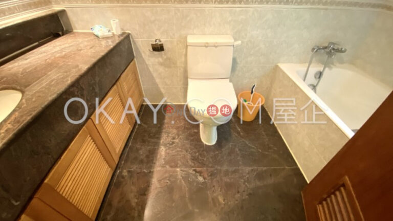 Luxurious 3 bedroom with parking | Rental