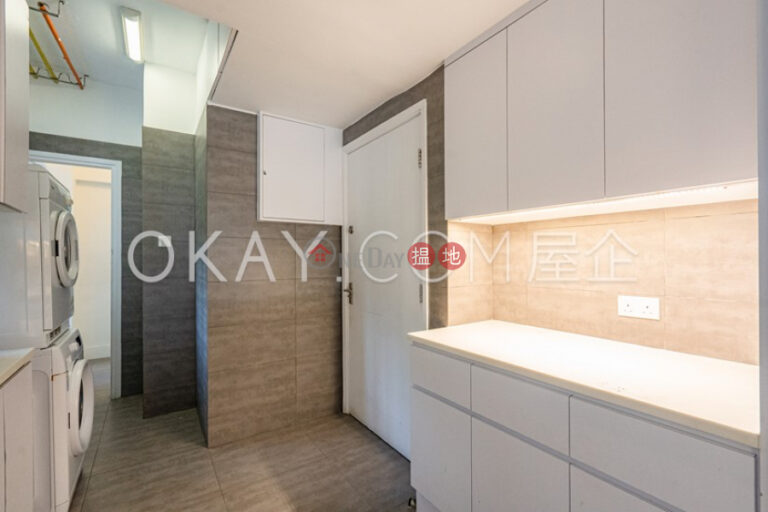 Efficient 3 bedroom with balcony & parking | For Sale