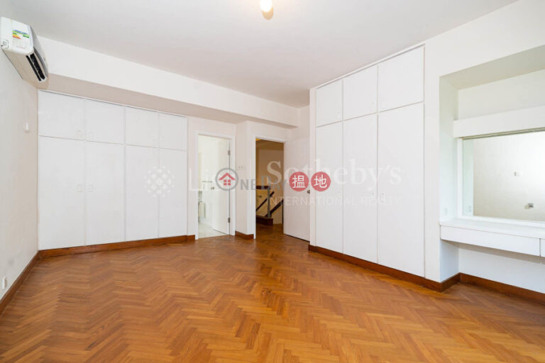 Property for Rent at Pine Grove Block 4 with 4 Bedrooms