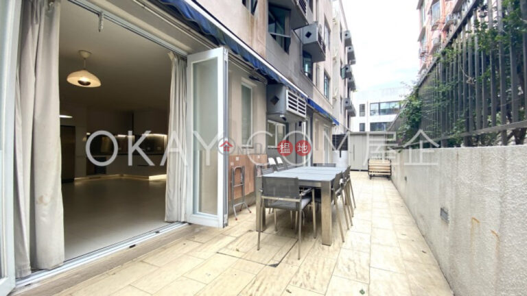 Gorgeous 3 bedroom with terrace & parking | For Sale