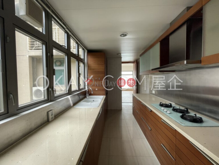 Lovely 4 bedroom with sea views, balcony | For Sale