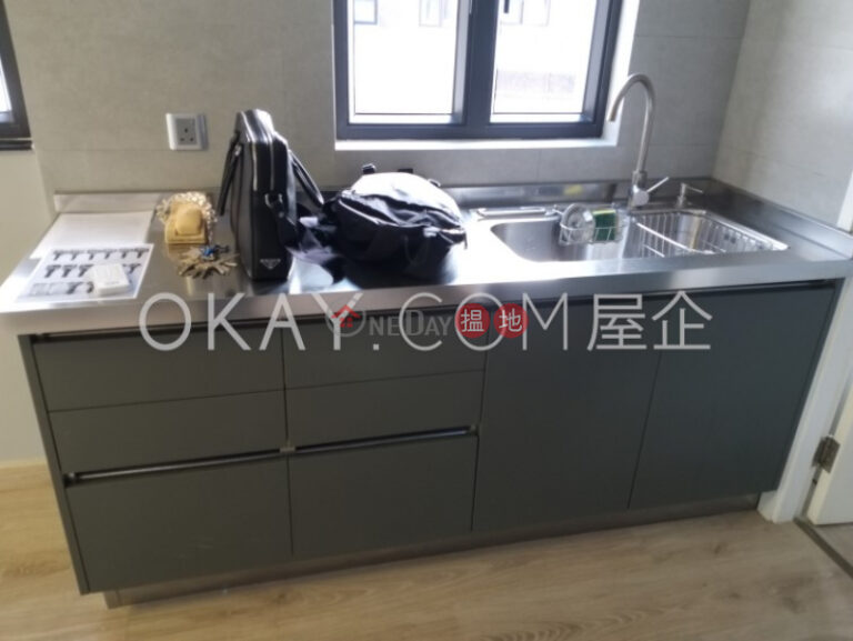 Efficient 3 bed on high floor with sea views & balcony | For Sale