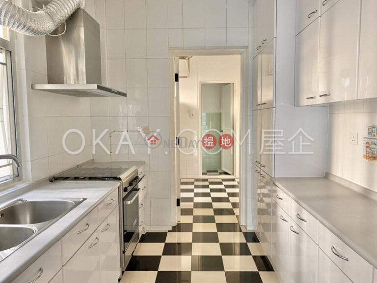 Efficient 4 bedroom with sea views, balcony | Rental