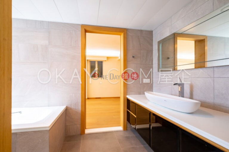 Beautiful 3 bedroom with balcony | For Sale