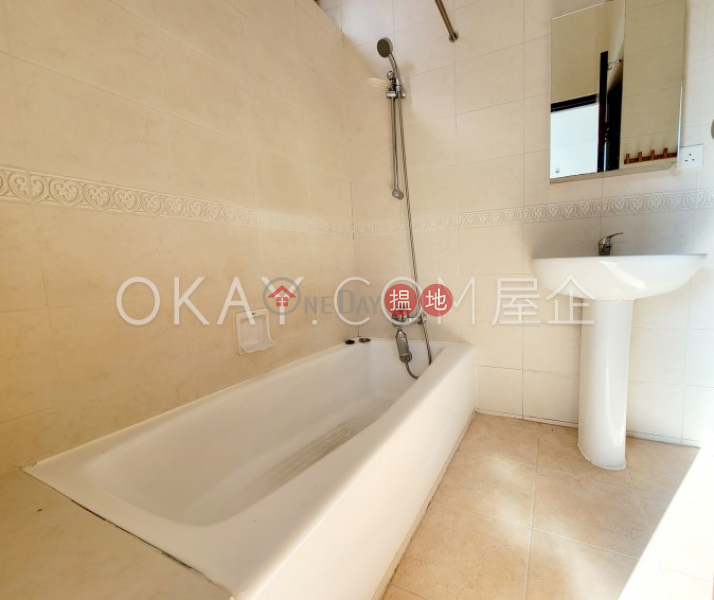 Exquisite 3 bedroom on high floor with parking | Rental