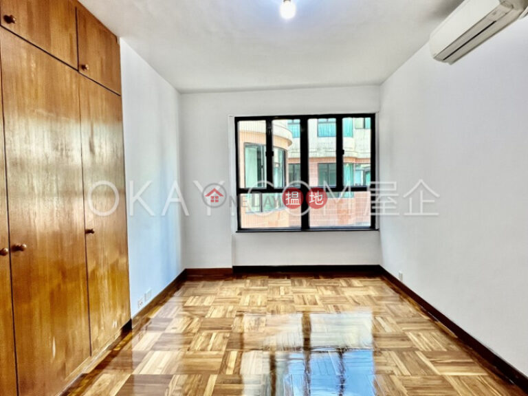 Rare 3 bedroom with parking | Rental