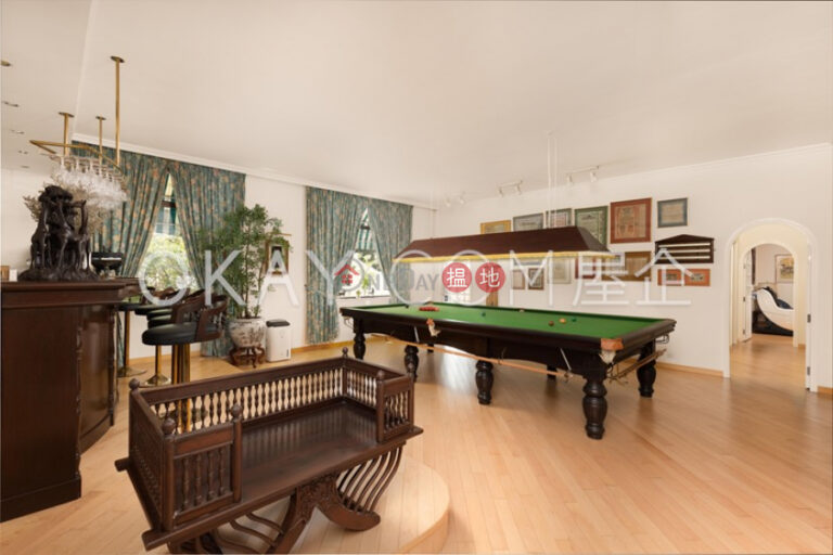 Efficient 6 bedroom with terrace & parking | For Sale