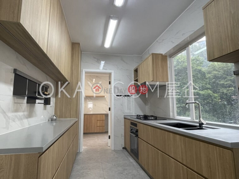 Efficient 4 bedroom with balcony & parking | Rental