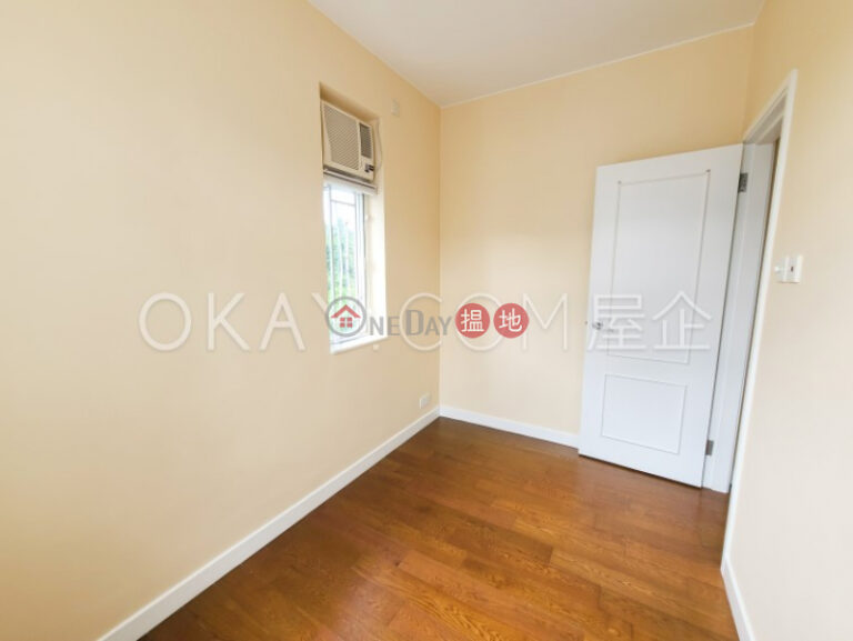 Tasteful 3 bedroom on high floor with balcony & parking | For Sale