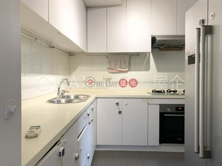 Stylish 3 bedroom with balcony & parking | For Sale