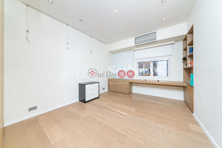 Property for Sale at Fulham Garden with 3 Bedrooms