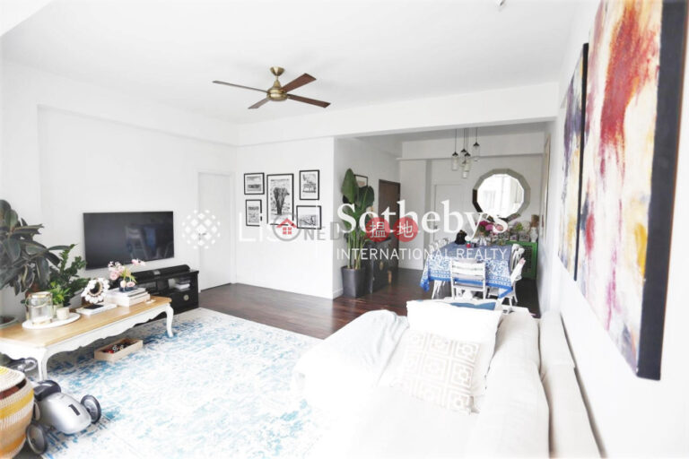 Property for Rent at Albany Court with 3 Bedrooms