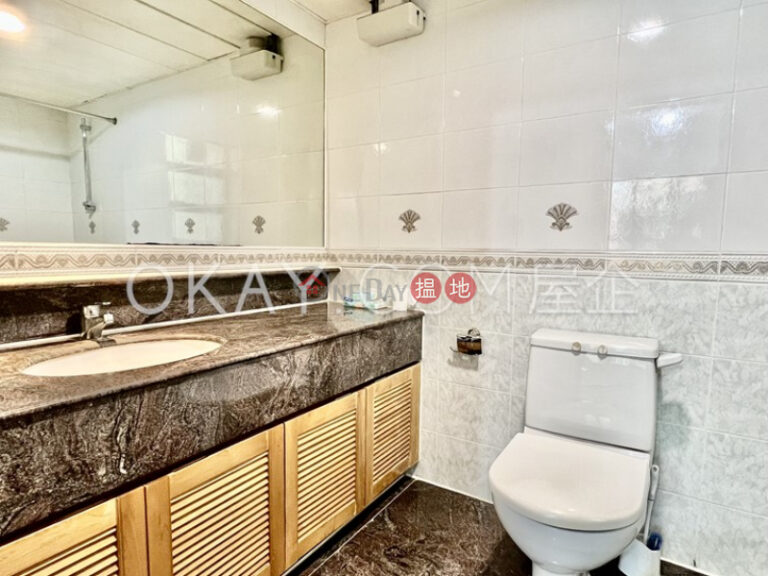 Rare 3 bedroom with parking | Rental