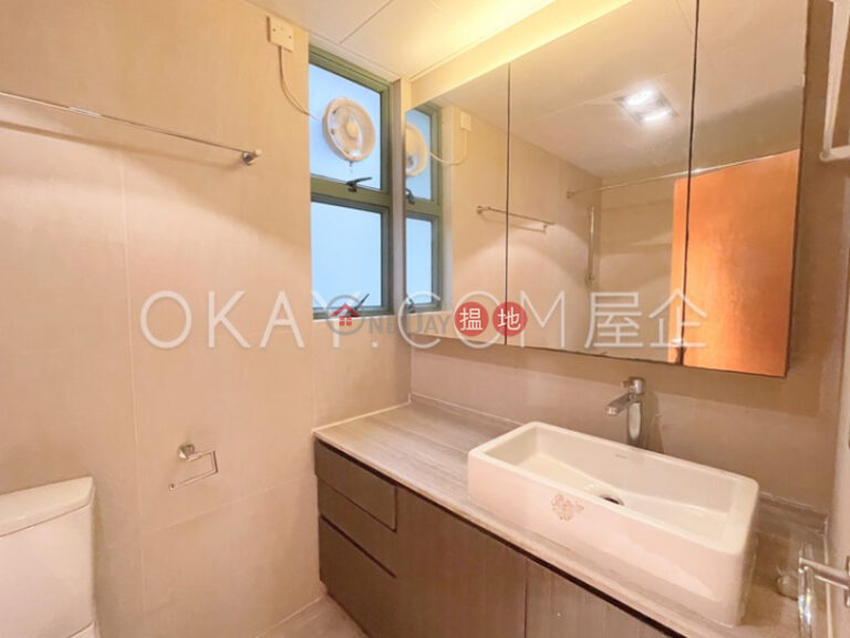 Efficient 3 bedroom in Pokfulam | For Sale